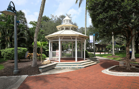 Riverwalk gazebo on the New River.  The Arts and Entertainment District in Fort Lauderdale, Florida, USA. 