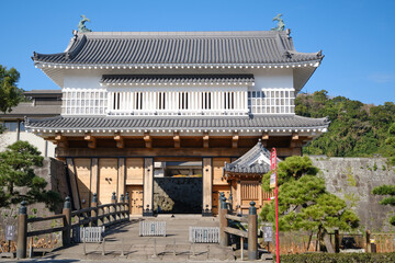 鶴丸城の大手門の風景