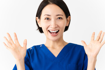 スクラブを着ている若い女性　医療イメージ	