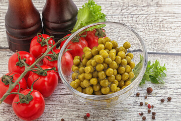 Canned sweet green peas conserve