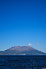 Fototapeta na wymiar 垂水フェリーと広大な桜島