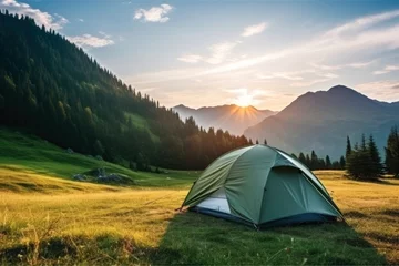 Keuken spatwand met foto tent, camping in the mountains © marimalina