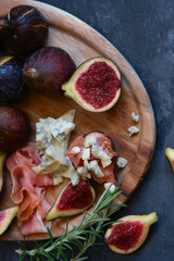 figs cheese with mold and jamon