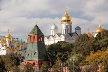 Fototapeta na wymiar MOSCOW, RUSSIA - SEPTEMBER 26, 2023: View of Moscow on an autumn day. Kremlin towers. The Grand Kremlin Palace, Assumption and Annunciation Cathedral. A popular tourist attraction.