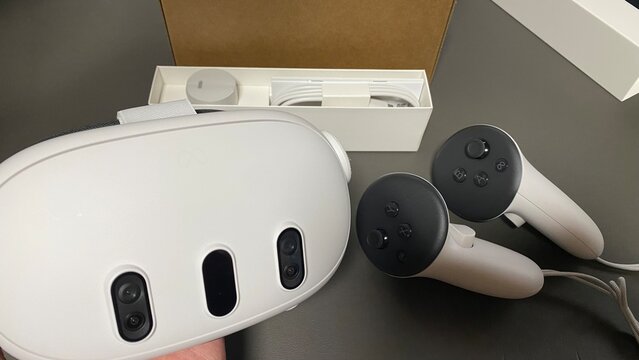 Unboxing Meta Quest 3. VR/MR goggles/Head Mounted Display(HMD). Meta released a new product on 10/10/2023