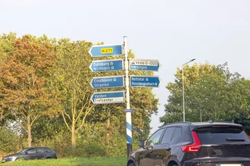 Selbstklebende Fototapeten Verkehrsschild in Venlo, Niederlande © hkama