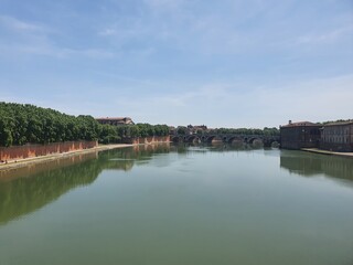 Fototapeta na wymiar scenic view of the Garonne River Toulouse, France