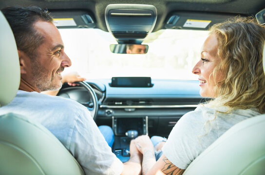 Happy couple enjoying tme on road trip