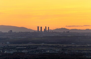 Fototapeta premium Scenic view of an orange sunset over the valley of Henares in Madrid, Spain