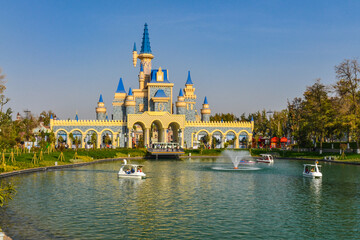 Obraz premium fairytale castle and boats on the lake in National Park of Uzbekistan named after Alisher Navoi in Tashkent
