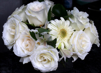 Centrepiece bouquet of white carnations and daisies