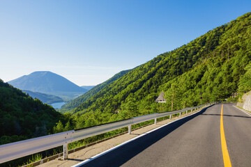 奥日光の金精峠を走る日本ロマンチック街道