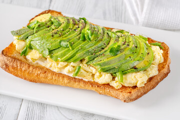 Scrambled eggs avocado sandwich