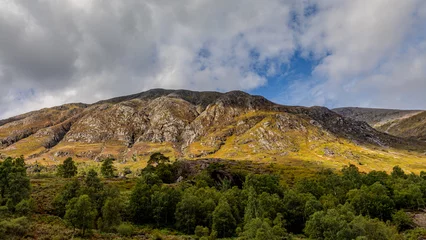 Foto auf Leinwand The beautiful moutains and waterfalls of Scotland. © Rene