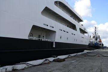 Naklejka premium A ship is a large sea (or river) vessel that transports passengers, cargo or serves for military purposes