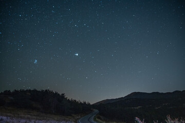 Ciel étoilé en montagne dans le Sud de la France