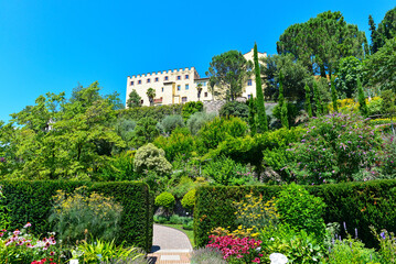Fototapeta na wymiar Gärten von Schloss Trauttmansdorff in Meran, Südtirol (Italien)