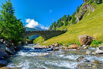 Steinbrücke SS42 auf der Timmelsjochstraße in Südtirol