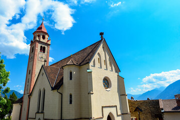 Pfarrkirche Hl. Johannes der Taufer in Dorf Tirol bei Meran, Italien