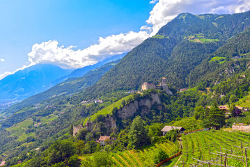 Naklejka na ściany i meble Schloss Tirol in Dorf Tirol bei Meran, Italien