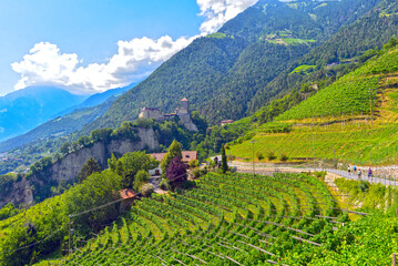 Fototapeta na wymiar Schloss Tirol in Dorf Tirol bei Meran, Italien