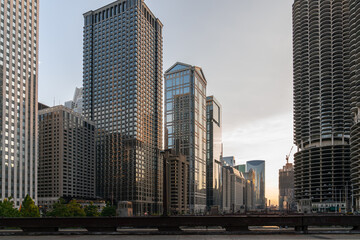 Fototapeta premium Panorama cityscape of Chicago downtown and River with bridges at sunset, Chicago, Illinois, USA. A vibrant business neighborhood