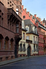 Fototapeta na wymiar Franziskanerstraße in der Altstadt von Freiburg