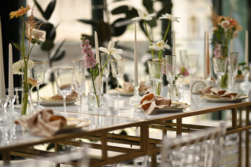 beautiful elegant decor of flowers and elegant serving on the wedding table. Modern wedding decoration