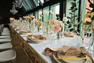 beautiful elegant decor of flowers and elegant serving on the wedding table. Modern wedding decoration