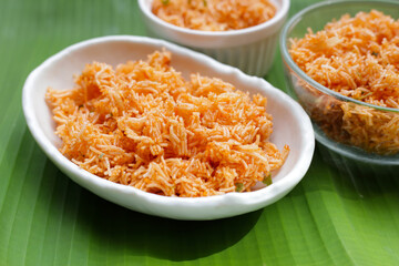 Sweet and sour crispy noodles