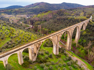 Obraz premium Drone photo of Viaduct of Guadalupe between two steep mountain ranges. Extremadura, Spain.