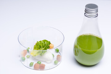 Salade de pois dans sa petite gourde, délicieux et à emporter.
