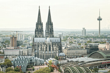 city view of cologne with cathedral, main station and museum ludwig  - obrazy, fototapety, plakaty