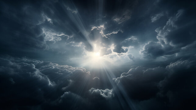 nuvens de tempestade, nuvens azuis escuras, raios de sol através da claraboia, o conceito de esperança, fé, ressurreição