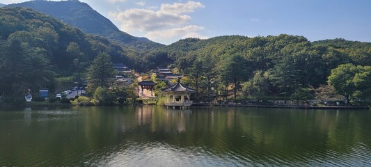 Fototapeta premium autumn lake
