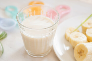 ソイミルクと輪切りのバナナ
