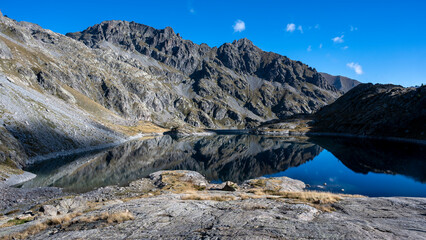 Paysage de montagne autour du Lac Noir dans le Parc National du Mercantour en été en france dans les Alpes-Maritimes