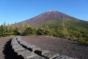 奥庭より初冠雪の富士山を望む