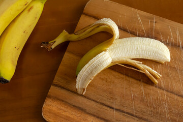 剥いたバナナ