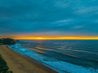 Obraz premium Sunrise at the seaside and lagoon with cloud cover