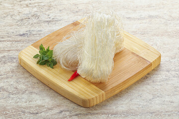 Raw cellophane noodles for bowling