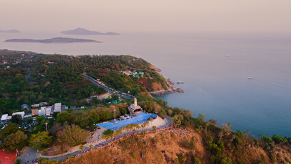Fototapeta na wymiar Phromthep Cape, beautiful natural sea view Sunset view point, the number 1 viewpoint that tourists visit in Phuket, Thailand.