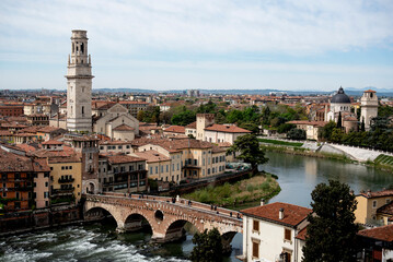 R&iacute;o Adige a su paso por Verona, Italia