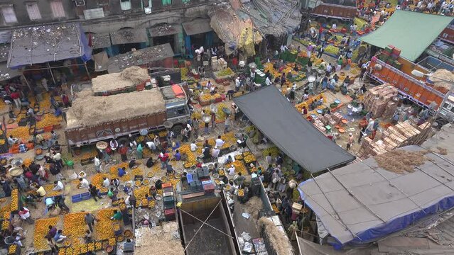 Busy fruit and vegetable wholesale market in Kolkata, India