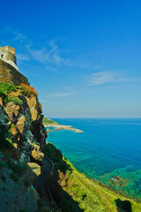 Il borgo medievale di Castel Sardo affacciato sullo spettacolare mare della Sardegna. Sardegna,...
