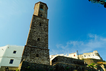 Il borgo medievale di Castel Sardo affacciato sullo spettacolare mare della Sardegna. Sardegna,...