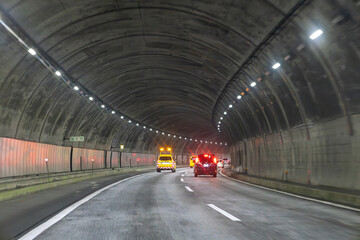 渋滞道路　工事　トンネル