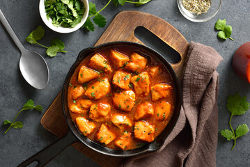 Sweet and spicy chicken bites with sauce