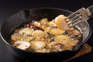 北海道産ホタテ貝柱のアヒージョ