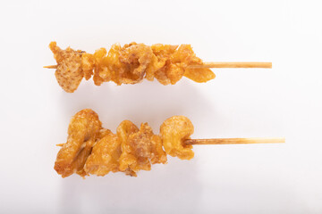 揚げ鶏皮串